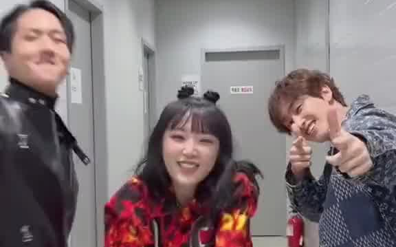 Choi Yena, Eunhyuk và Ravi cùng nhau thực hiện thử thách vũ đạo “SMiLEY”, một màn hợp tác trong mơ đ