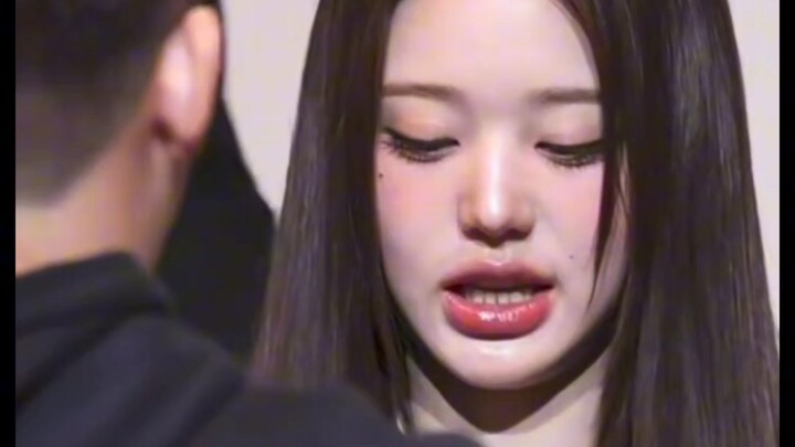 Right after her injection, Goddess Yuan Ying showed zero respect to the male fans! So badass! Go, Lu