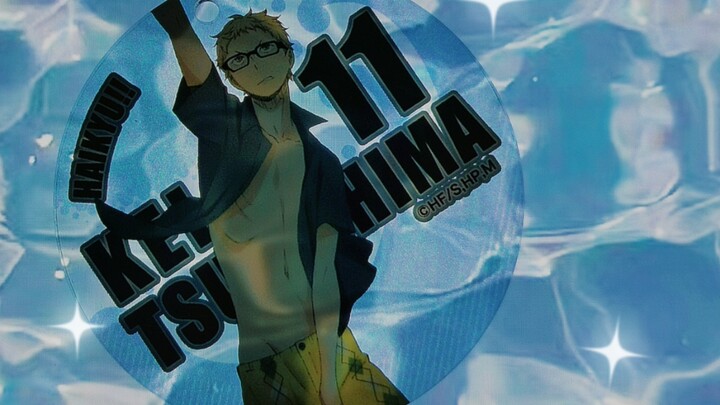 Saya merasa liontin tahan air milik Tsukishima Hotaru diciptakan hanya untuk kecantikan seperti ini.