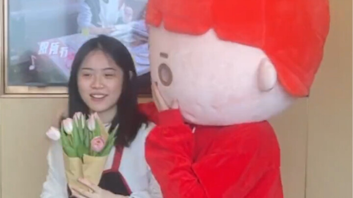 الحب المختبئ في الدمى، لأنني طفل محبوب.