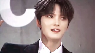 “Kim Jae Joong dùng khuôn mặt này để làm chỗ dựa cho người hâm mộ suốt 20 năm” | Thảm đỏ lễ trao giả