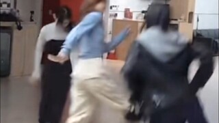 我们特种兵劲舞团是这样休息的（）