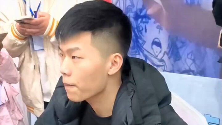 โค้กถูกคนอื่นด่าใส่หน้าที่งานมังฮวา ทำเอาเสียสมาธิไปเลยทันที