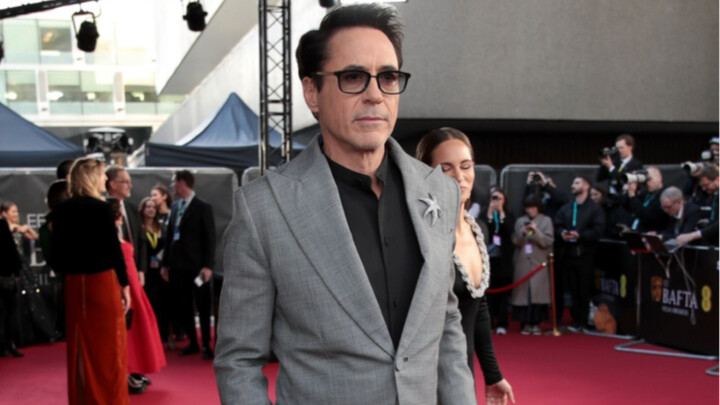 Perbedaan antara ekstrovert dan introvert saat berjalan di karpet merah