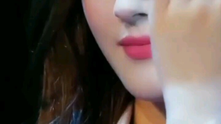 nancy Momoland moments bibir merona