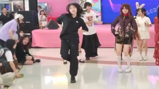 เจ๋งแค่ไหนถ้าได้เล่น RPG ในการเต้นรำที่บ้านแบบสุ่ม?
