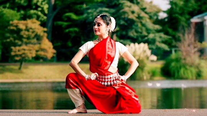 India's classical Odissi dance best reflects the beauty of Indian women's bodies!