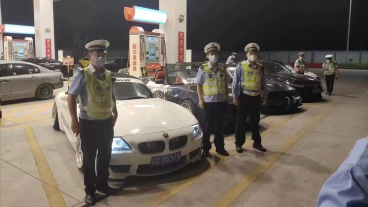 Chào mọi người, quét sạch cả đội!