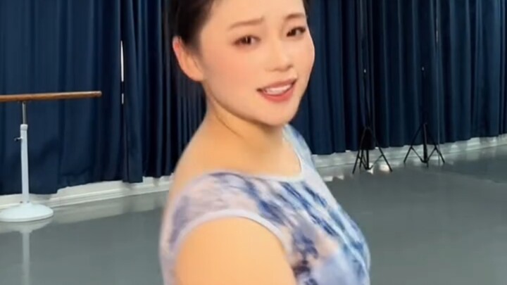 This voluptuous beauty is known as the Shandong-style Yang Guifei—let’s enjoy her mandarin ducks’ pl