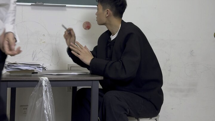 ฉันไปเล่นเกมกับครูแล้วเหงื่อไหลท่วมตัว