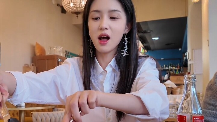 Zhou Ye VLOG Ⅰ Reading novels Ⅰ Airplane meals Ⅰ Going shopping Ⅰ The last few days of 26 years old