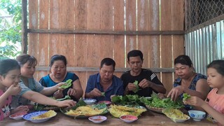 Lá Cóc Đinh Lăng Rau Vườn Các Loại Cuốn với Bánh Xèo Ngon Hết Chỗ Chê | TKQ & Family T1010