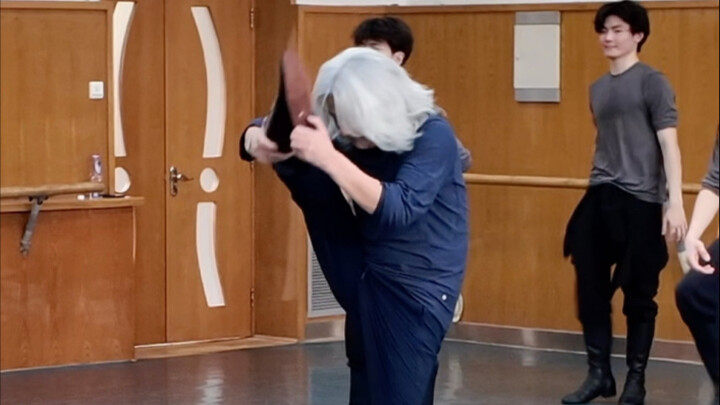 Immersive experience in the class of the 67-year-old teacher of Beijing Dance Academy