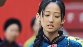 大学生帮小女孩卖苹果，多年后女大十八变，成了他老婆