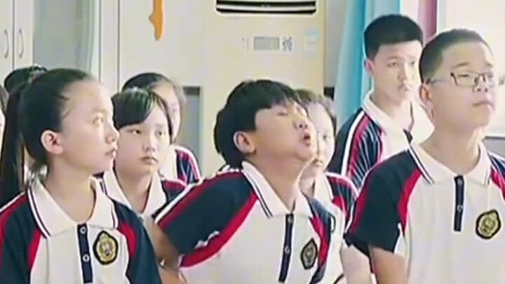 Nhạc độc ác quá, đã tốt nghiệp rồi mà nghe vẫn muốn ói.