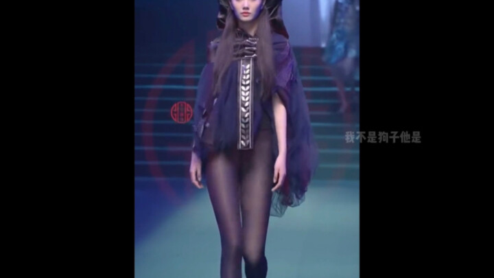 “皇 帝 的 丝 袜”！