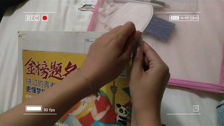 Hai bản sao làm gì không đăng, tôi thấy thi đỗ đã rất tốt rồi.