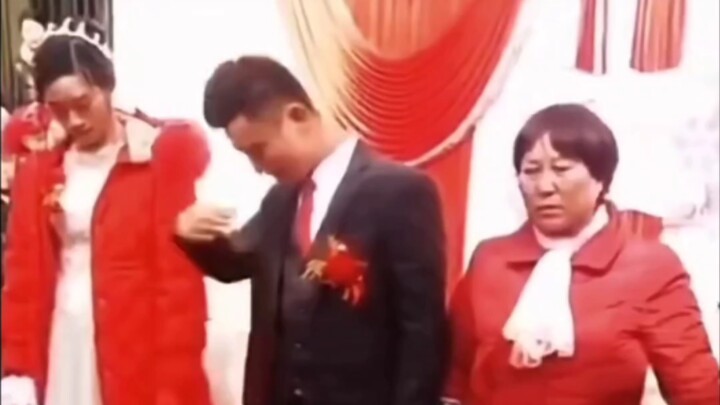 Bride: I’m overwhelmed 😅