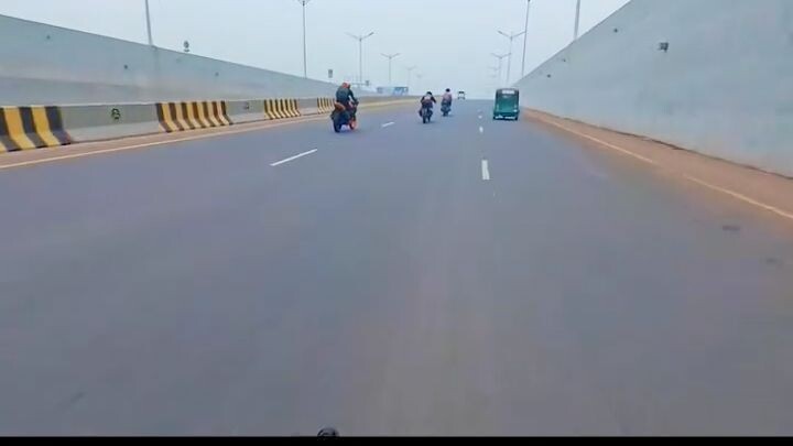 300 ফিটের এরা কেনো বোঝেনা জীবনের মূল্য কত বেশী