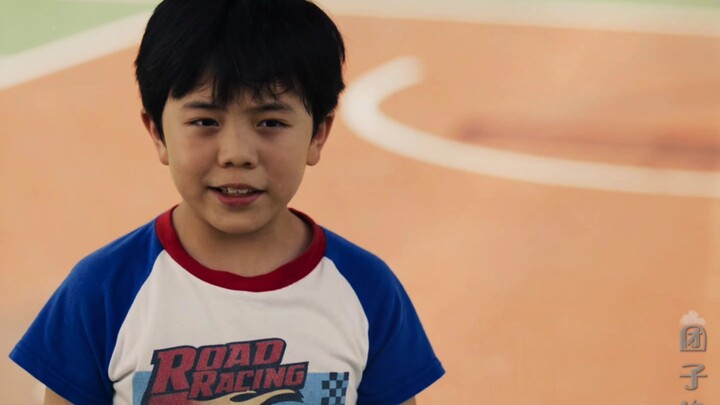 Elementary school student unexpectedly possessed by a Go grandmaster, causing the围棋 genius to be bea