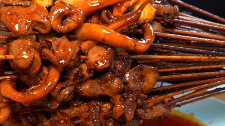 Sate ini benar-benar pedas sekaligus bikin pengin makan terus