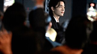 Bisakah kalian berhenti me* udangnya lain kali? Kalian makan dengan baik, tapi tidak ada satu p