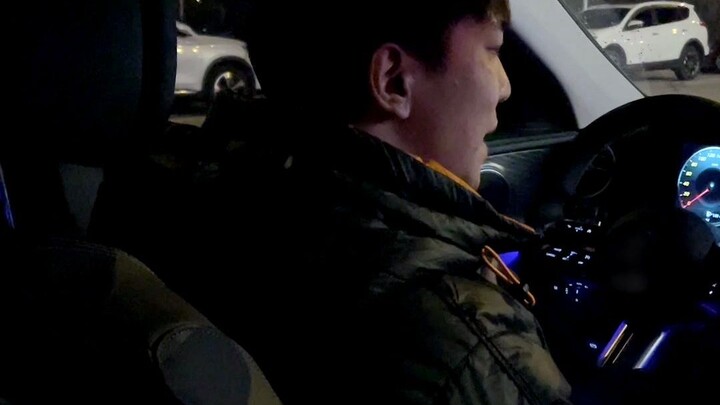 Li Xin is singing “孤勇者”! Everyone, run fast!