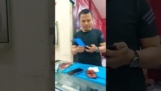 Kalo ada hp nya Yang rusak datang aja ke roxi