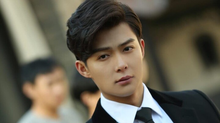 A century of solitude, etched with the marks of time. Only when the Buddha Grandmaster is present do