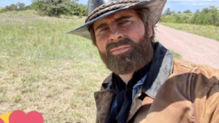Red Dead Redemption 2 Real-Life Reenactment: Arthur Morgan Takes You on a Store Tour