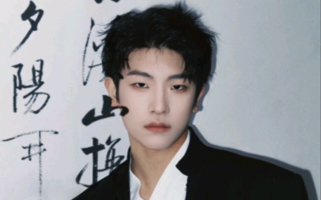 Jika merasa hanfu kurang cocok untuk pemakaian sehari-hari, cobalah gaya Tiongkok modern