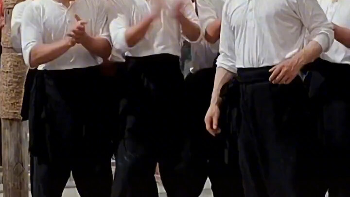 Kenapa murid yang dia didik nggak punya gerakan selepas ini???