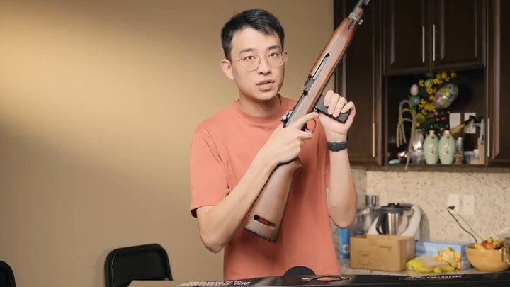 The M1 Carbine toy is discounted by RMB 1,700. Compared with the Garand, which does not clamp the ha