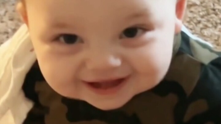 صغار البشر تحت العدسة