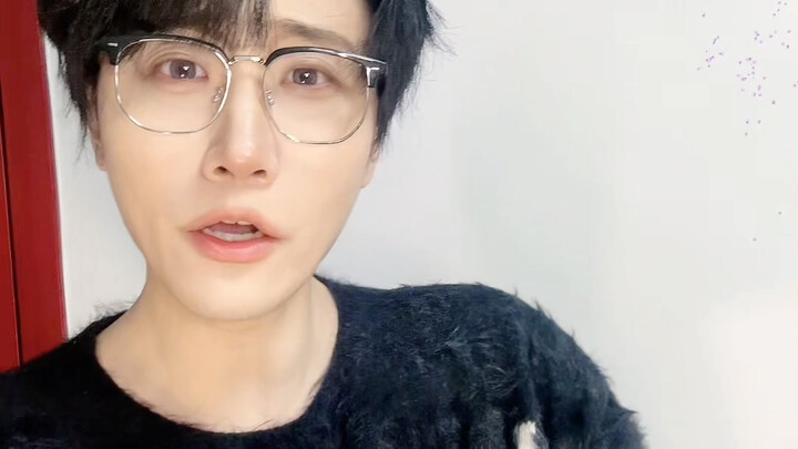 Lain kali ke acara cosplay jangan lagi minta orang lain bantu kumpulin stempel.