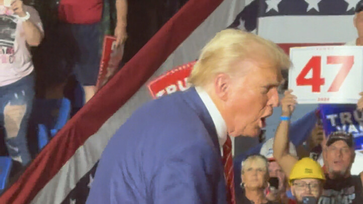YMCA lại vang lên! Buổi vận động tranh cử của Trump tại Johnston, Pennsylvania đã đạt đến đỉnh điểm 