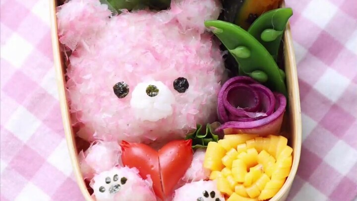 【Nhật ký bữa trưa】Gấu hồng xinh xắn: Hãy cùng mình ngắm hoa anh đào nhé~