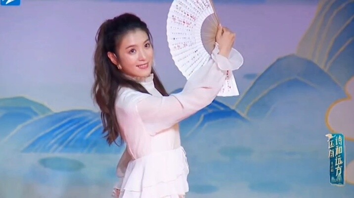[Lý Vân Tiêu] Quả nhiên, chị Lý nhìn thấy gì cũng đều tình cảm, chị ấy thích Lương Châu mặc trang ph