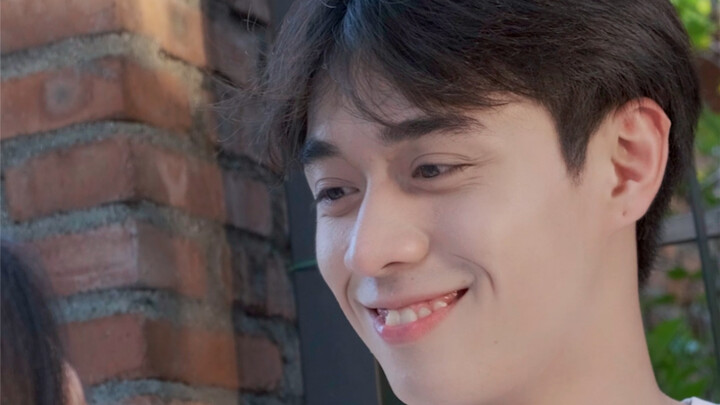 الوحيد الذي يرى كيف تُحرج هو أنا.