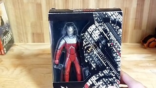 Pria itu sangat marah dengan tas keberuntungan Kamen Rider seharga 1.300 yuan, tapi tas itu bahkan t