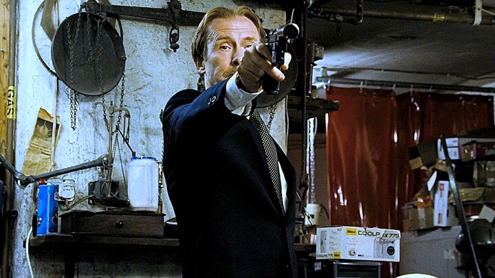 Assassin: Wanita hanya akan memengaruhi seberapa cepat aku menarik pistol!