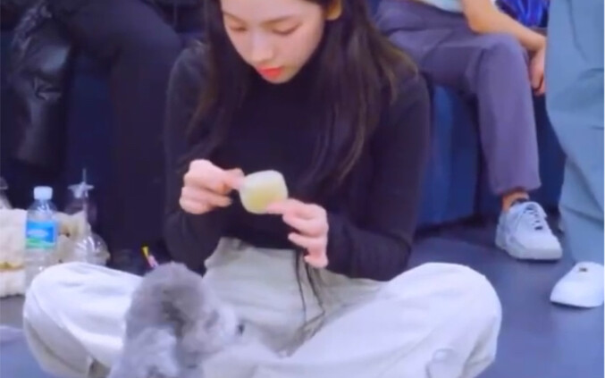 被柳智敏震惊到…投喂zero前先询问了泰妍  怎么会有这么细心的人