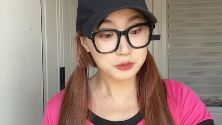 البعض يشاهد للتسلية، والبعض الآخر ينظر إلى المرآة...