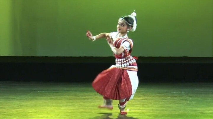 [Indian Classical Dance] Odissi | Adorable! Professional! Charming little dancer Shrinika