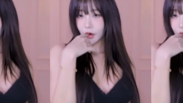 Korean Female Streamer Drops the Mic with a Hot Dance!