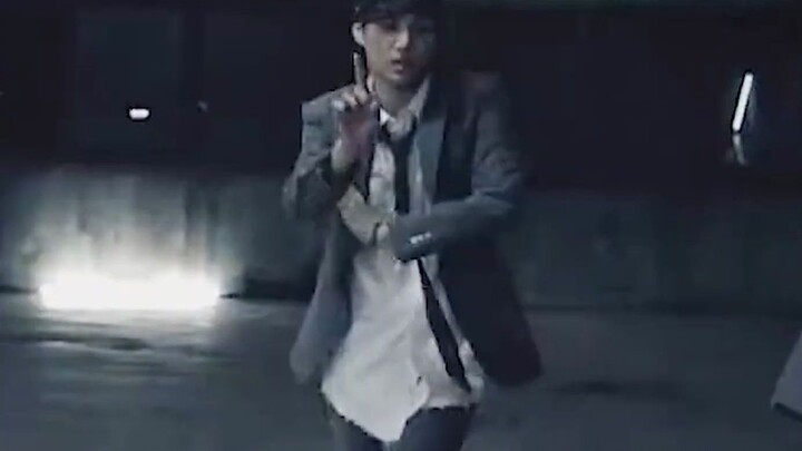 من عاد إلى شبابه؟ كيم جونغ إن، البالغ من العمر 19 عامًا، يرقص على أنغام أغنية "Roar" ويحقق نجاحًا با