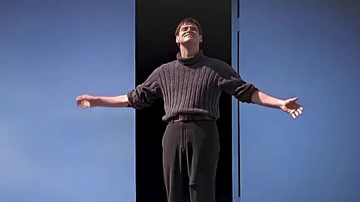Chúng ta có lẽ cũng đang sống trong thế giới của Truman