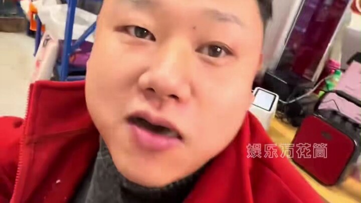 เจ้านายกำลังกินข้าวอยู่ ทำไมถึงมีอุ้งเท้าอีกล่ะ?