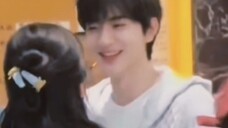 หลินยี่ ดอกฟันของคุณพุ่งมาหาฉัน! ซินลินรู้สึกหวานมาก