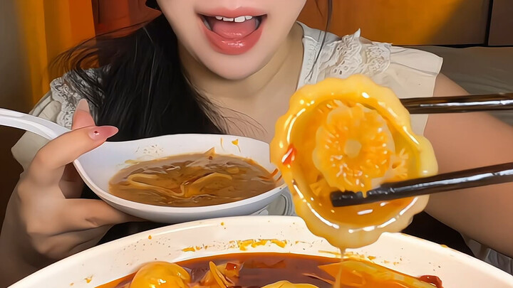 ลองชิมวัตถุดิบหม้อไฟน้อยคนรู้จัก 4 อย่าง ดูสิว่าอร่อยจริงไหม